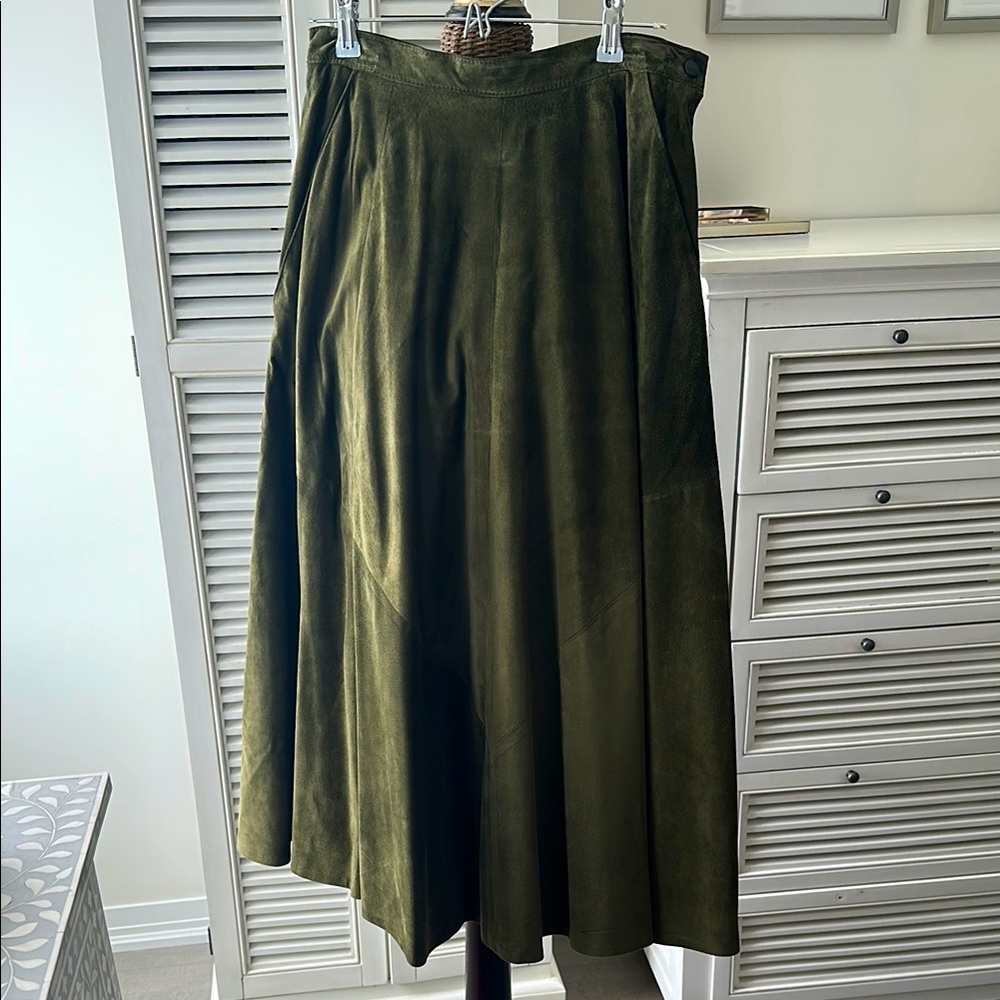 Danier Suede Olive green A-line skirt * US L (fits like a medium)